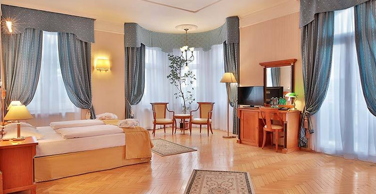 Sleva 30% – Ozdravný pobyt s teplými zábaly pro 2 osoby v 4* hotelu v Mariánských Lázních od 4.490 Kč