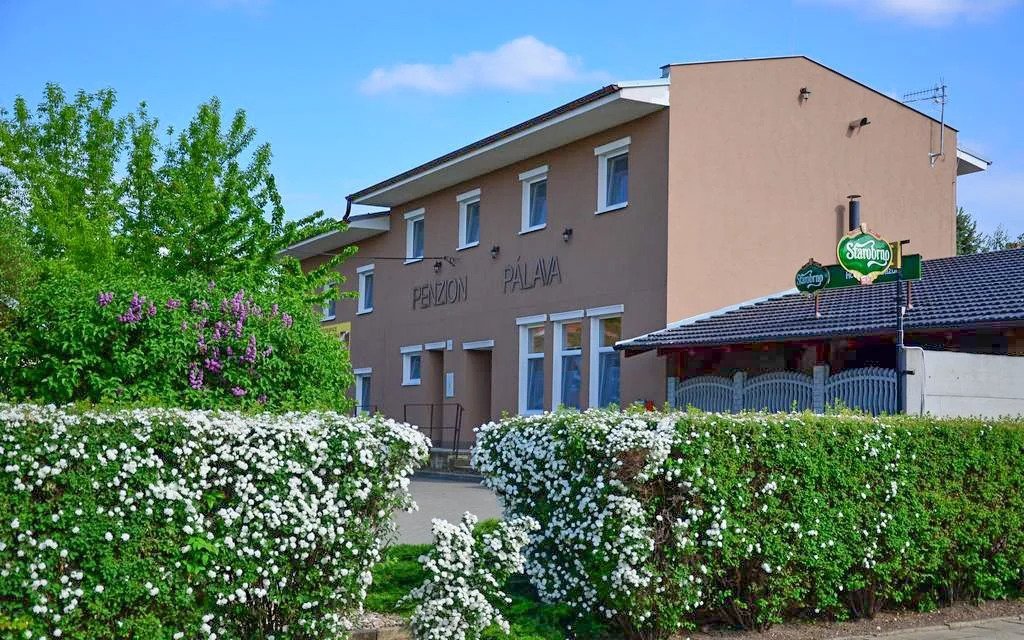 Jižní Morava s neomezenou konzumací vína a polopenzí pro 2 osoby od 2.749 Kč