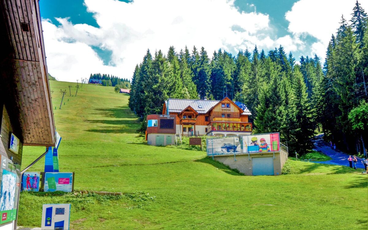 Krkonoše s polopenzí a slevovou kartou pro 2 osoby od 2.490 Kč
