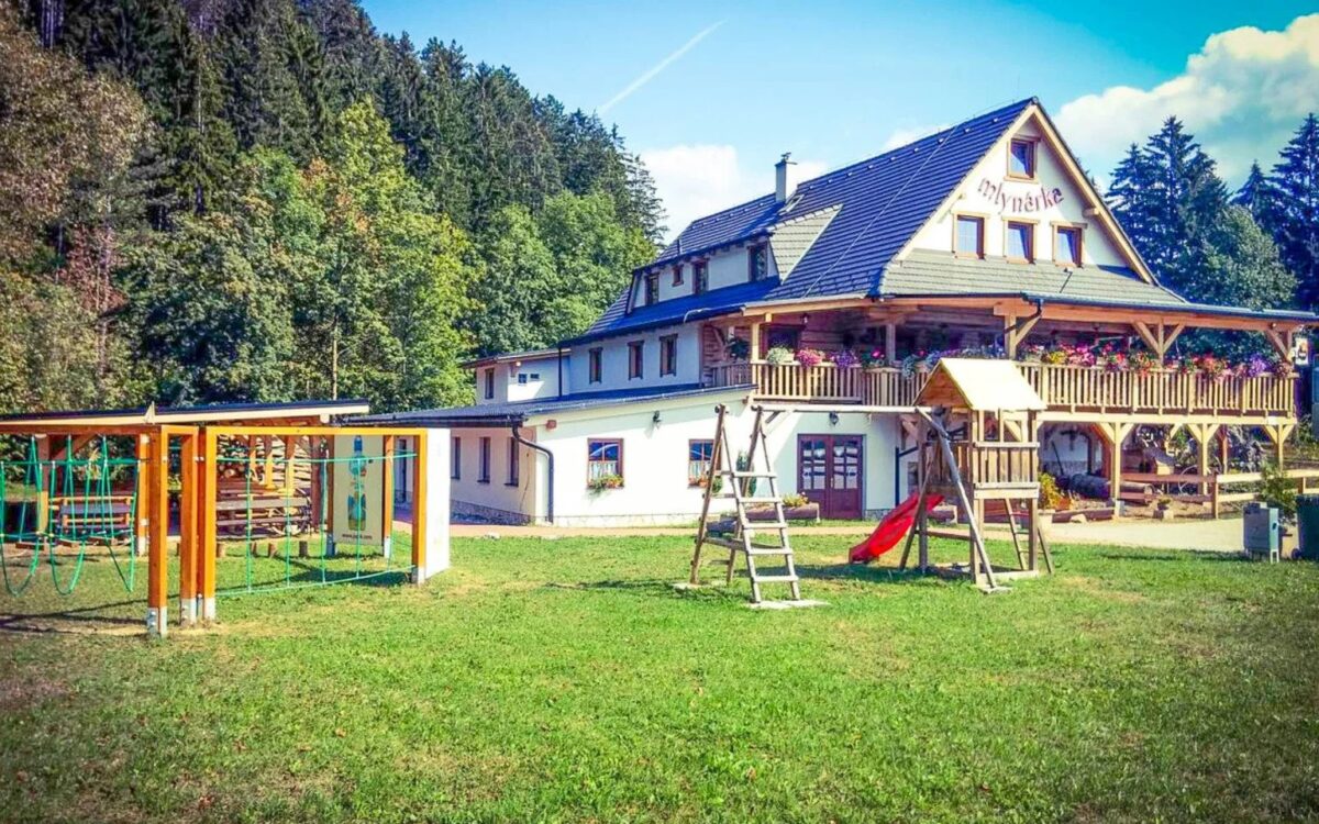 Rajecké Teplice s polopenzí a slevou do lázní pro 2 osoby od 2.990 Kč