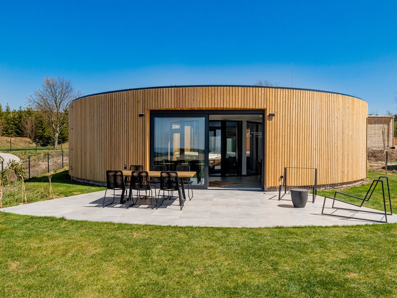 Moderní funkcionalistická vila se soukromým wellness